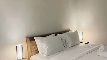 Kahden hengen standard-huone, patio, näköala puutarhaan | Työpöytä, kannettavalle tietokoneelle sopiva työtila, ilmainen Wi-Fi