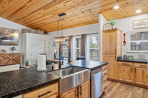 Fridge, microwave, oven, stovetop - Cozy 3BR Retreat, Forest Views,Grill,Sleeps 6 (Show Low)