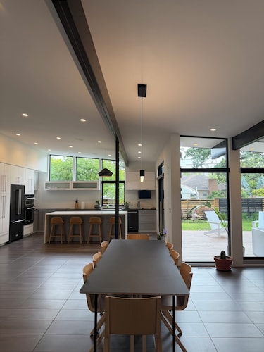Architect-Designed Modern Home in University Heights, minutes walk from Kinnick