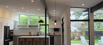 Architect-Designed Modern Home in University Heights, minutes walk from Kinnick