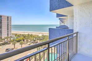 A balcony with a view of a beach and a parking lot. - Bluewater 821 (Myrtle Beach)