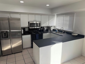 Fridge, microwave, oven, stovetop - Walk to Old Town! Pool | 3BR Sleeps 10 | Groups (Scottsdale)
