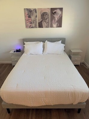 3 bedrooms, WiFi - Walk to Old Town! Pool | 3BR Sleeps 10 | Groups (Scottsdale)