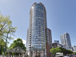 Exterior - Luxury Condo Downtown Vancouver with free parking (Vancouver)