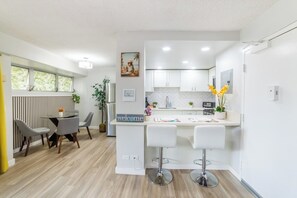 Fridge, microwave, oven, stovetop - FREE PARKING! Waikiki Beach-Newly renovated, spacious 2-BR 2-bath condo, Sleep 8 (Honolulu)