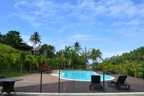 Outdoor pool - Villa Anani by Tahiti Homes - 3 bedrooms, 2 bathrooms, whirlpool bath (Moorea-Maiao)
