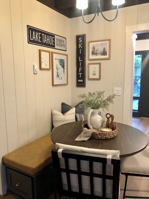 Dining - Lovely updated  3-bedroom condo on the Lake (Incline Village)