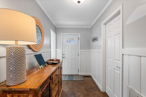 Interior - Cove Life - Lakefront - 3/2 sleeps 10 with hot tub (Lake Lure)