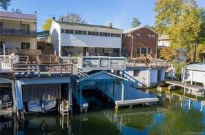 Exterior - Cove Life - Lakefront - 3/2 sleeps 10 with hot tub (Lake Lure)
