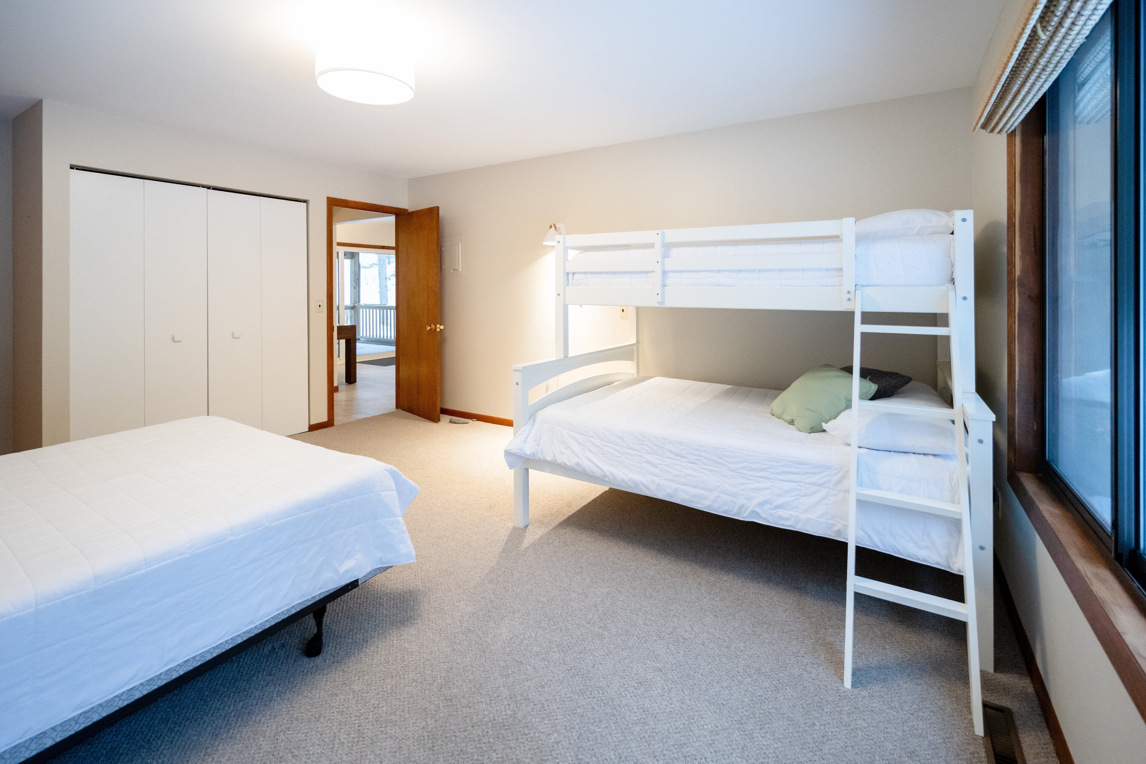 4 bedrooms, free WiFi, bed sheets