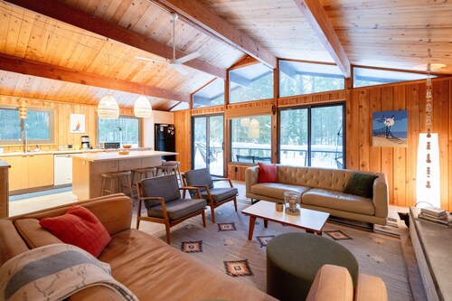 Private Pentwater Retreat Near Lake Michigan