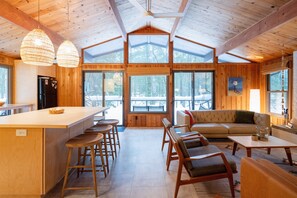 Smart TV, mesa de pingue-pongue