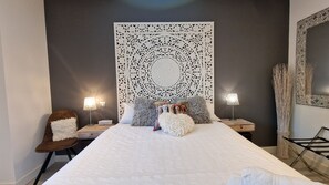 1 Schlafzimmer, Schreibtisch, Bügeleisen/Bügelbrett, Reisekinderbett
