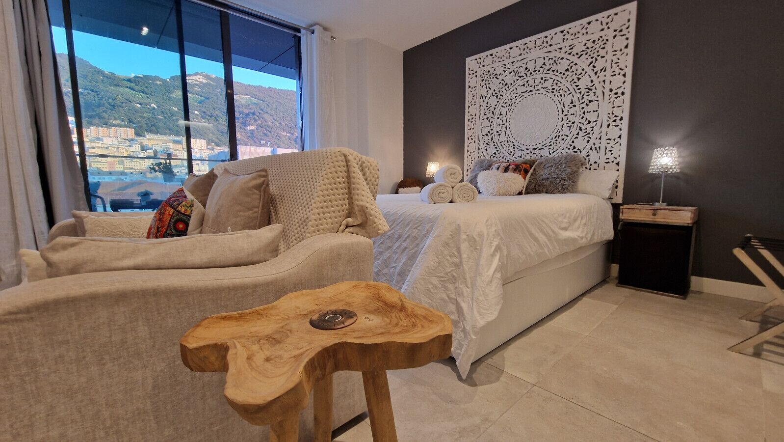 Skrivebord, strygejern/strygebræt, Wi-Fi, sengetøj