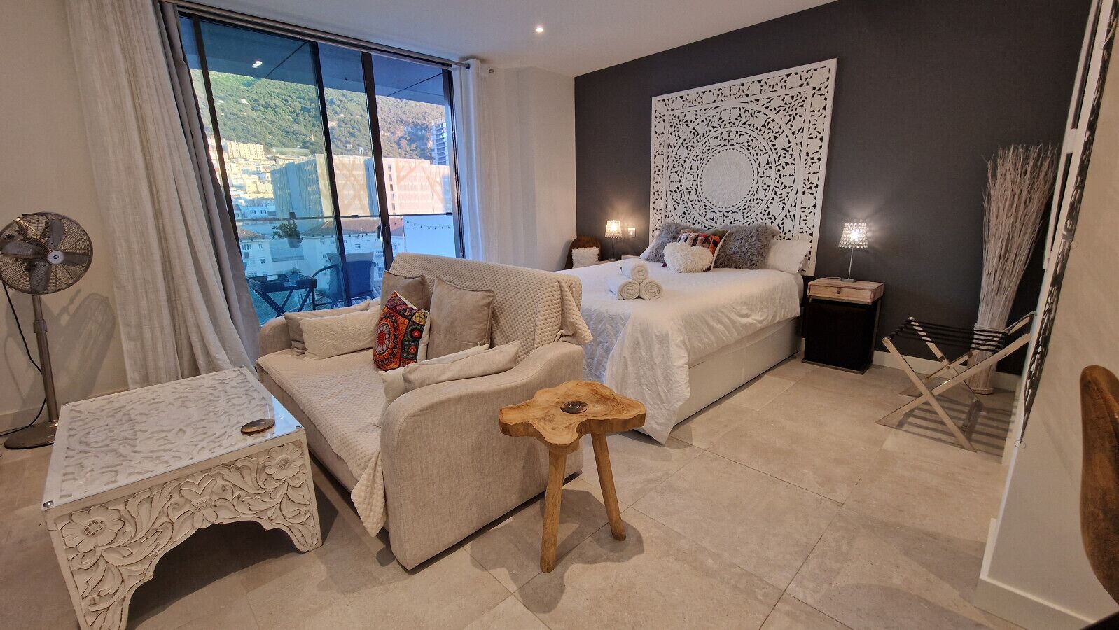 Desk, iron/ironing board, WiFi, bed sheets