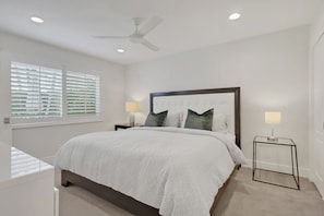 2 bedrooms, iron/ironing board, WiFi, bed sheets - NEW! Modern Park Shore Condo—Walk to Everything (Naples)