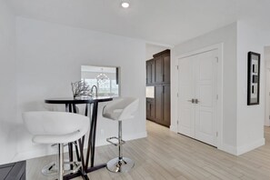 Dining - NEW! Modern Park Shore Condo—Walk to Everything (Naples)