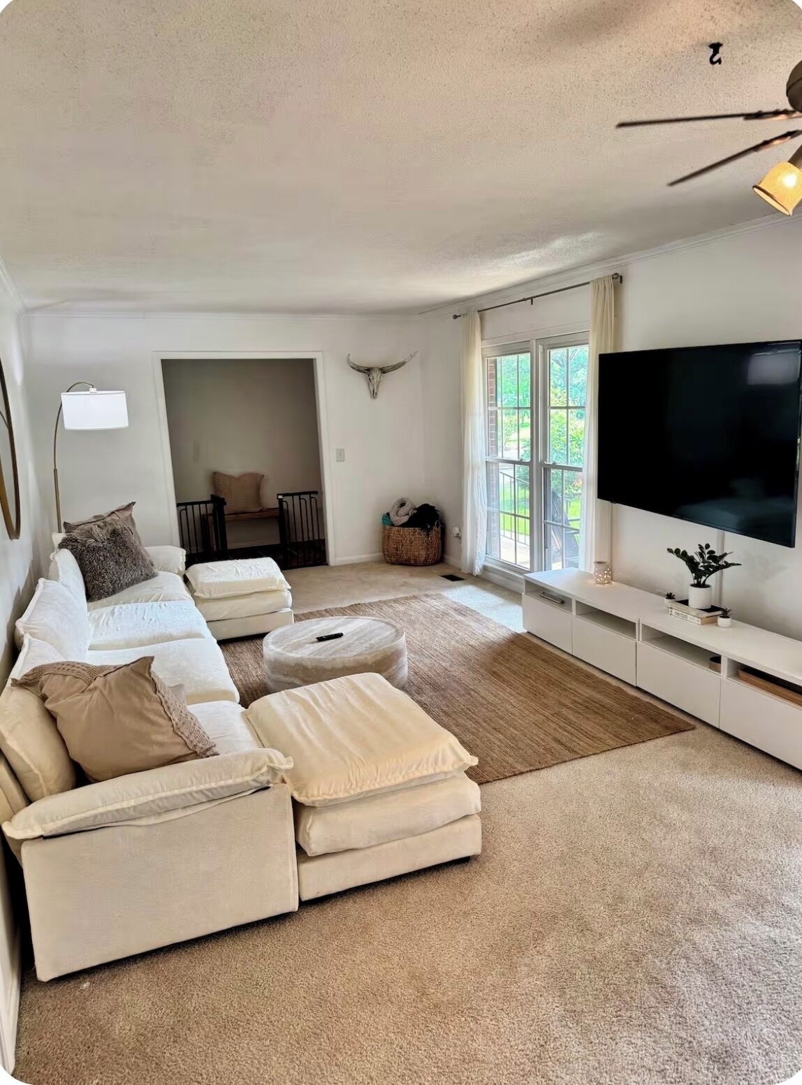 Een smart-tv en een open haard