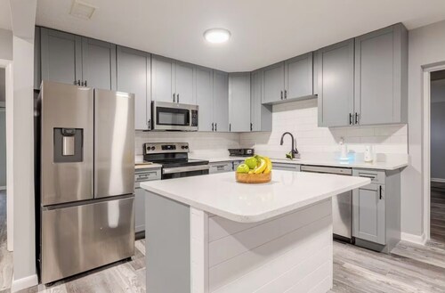 Spacious 6-bedroom house in peaceful Jacksonville- near memorial and downtown