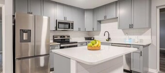 Spacious 6-bedroom house in peaceful Jacksonville- near memorial and downtown