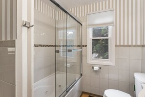 Shower, hair dryer, towels, soap - The "Darling Duplex" in South Haven! 2 units. 12 guests. 4 bedrooms. 2.5 baths. (South Haven)