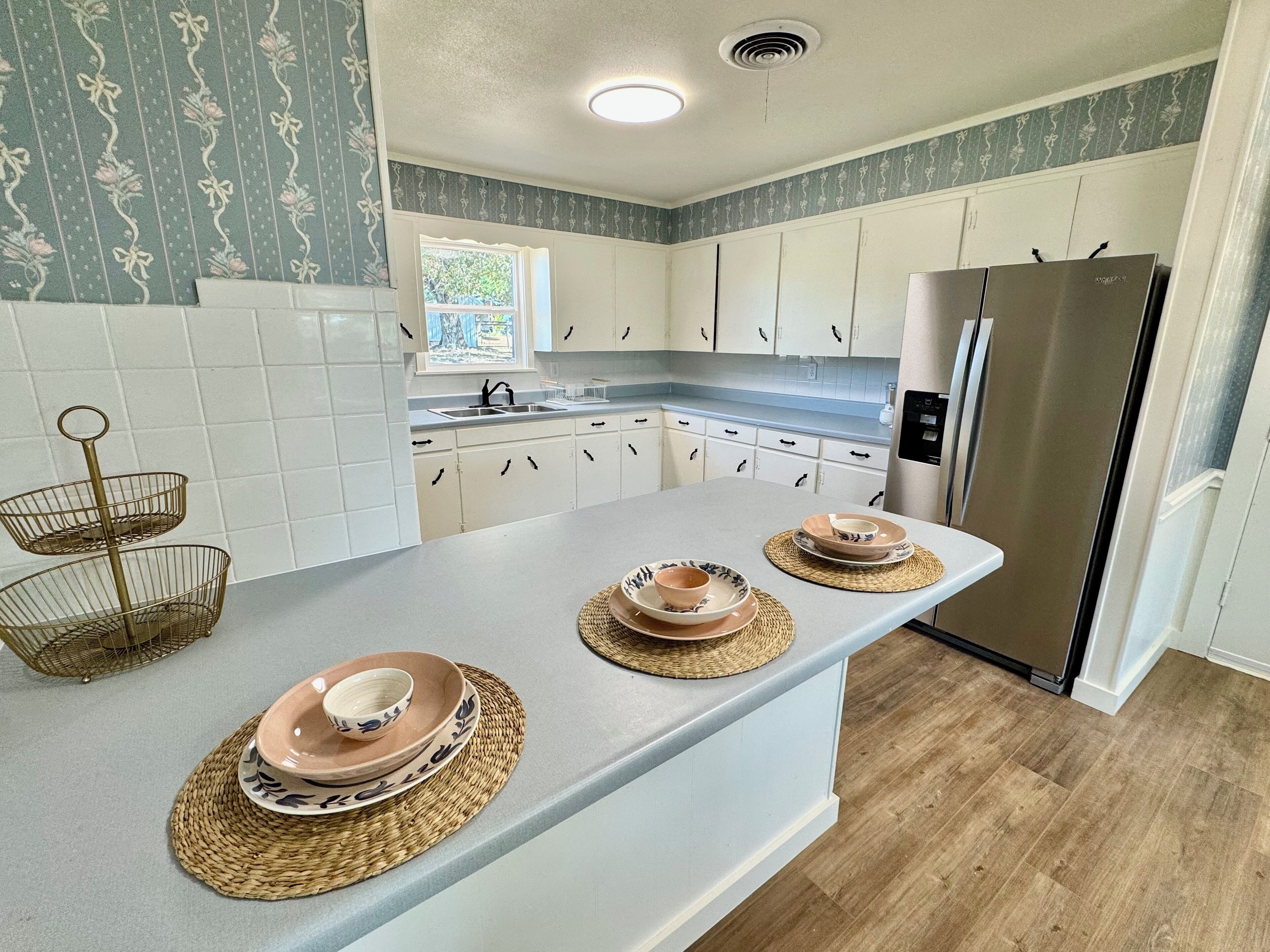 冰箱、微波炉、烤箱、炉灶