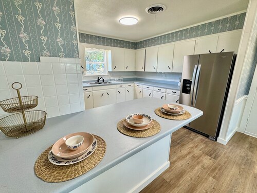 The Homestead-Vintage Charm near Pat Mayse Lake