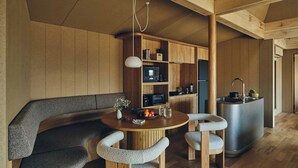 Hytte, ikke-røyk, badstue (Private, Suite) | Spiseområde