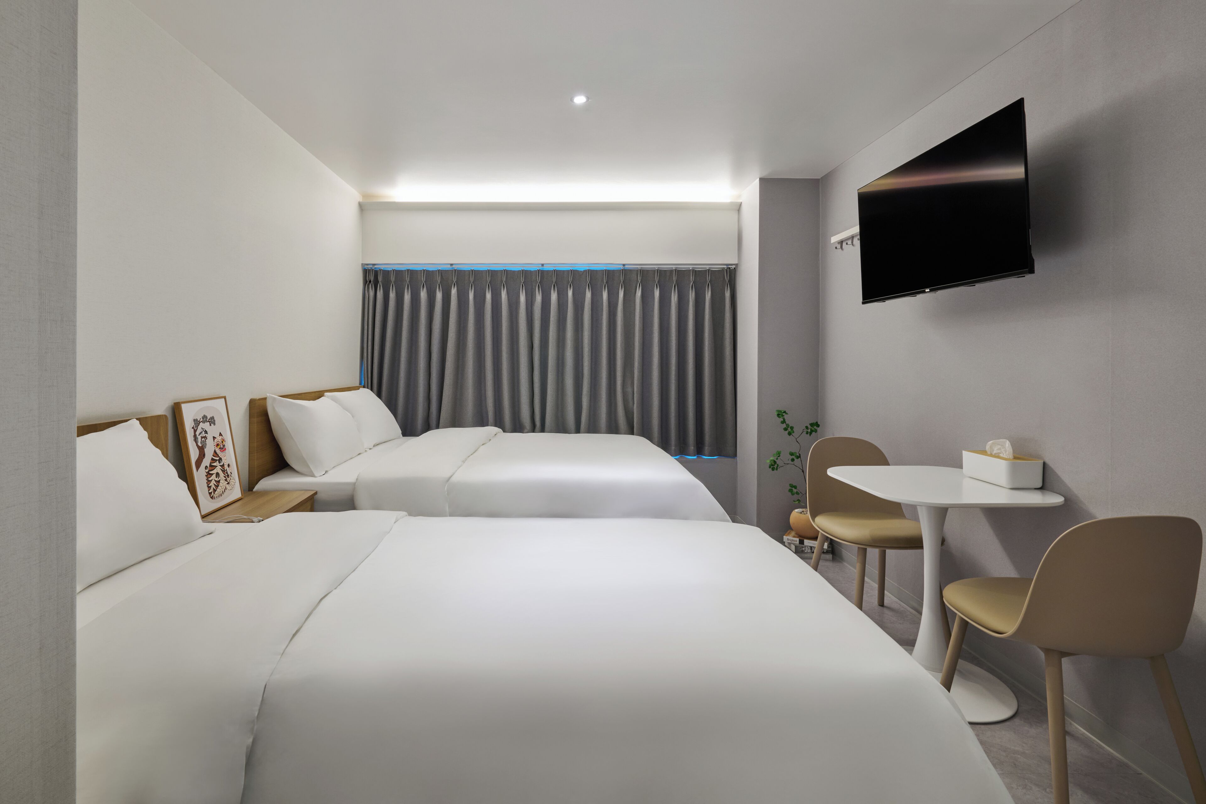 Classic Triple Room, City View | Laptop workspace, free WiFi