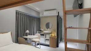 Family Triple Room | Laptop workspace, soundproofing, free WiFi - N Joy Stay (Seoul)