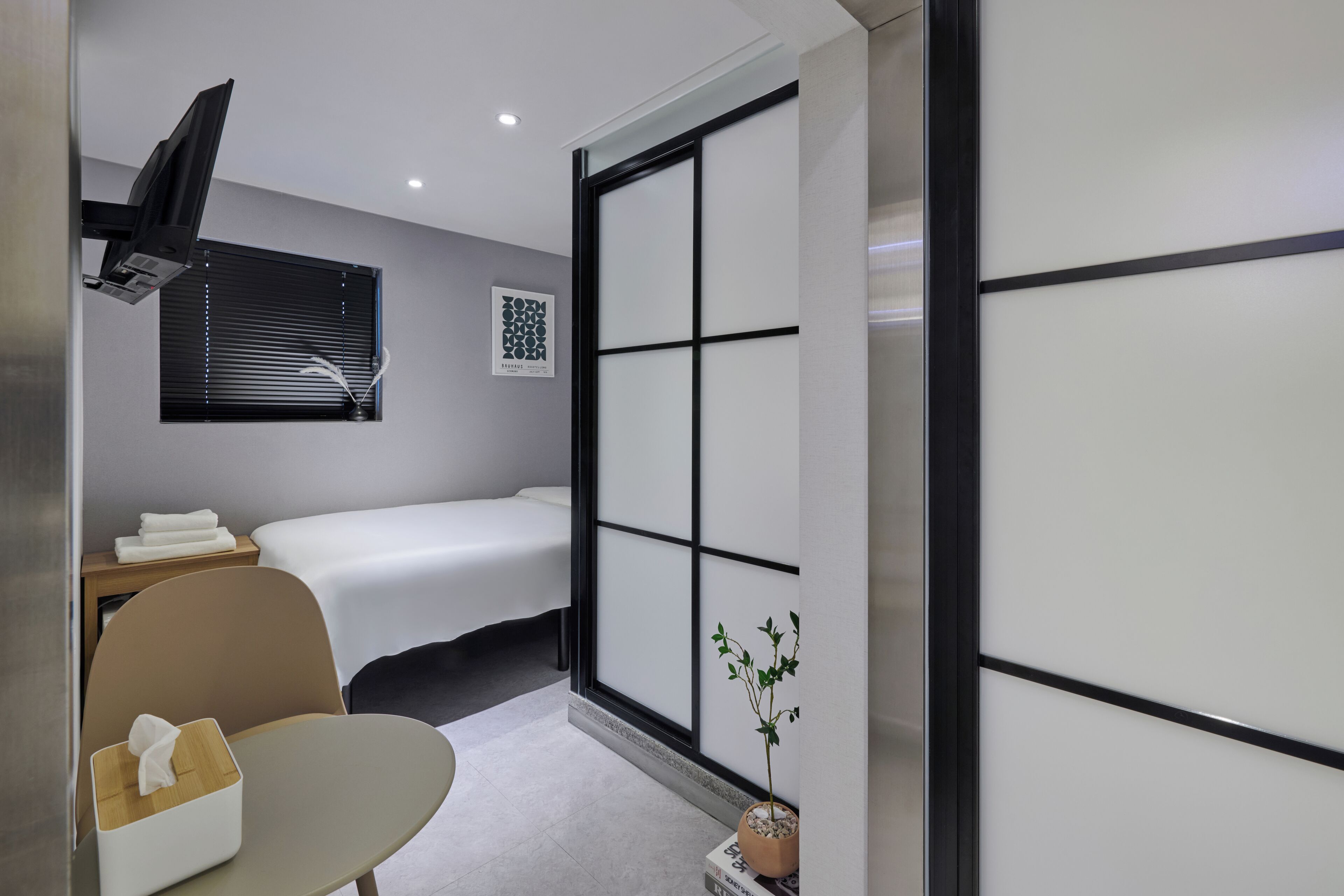 Classic Single Room | Laptop workspace, free WiFi