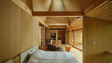 Una scrivania, postazione laptop, Wi-Fi gratuito, lenzuola