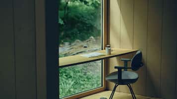 Casa, dormitori mixt, bany privat, vistes al jardí | Interior