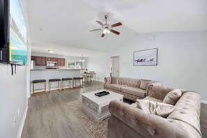A living room with a beige sofa, a coffee table, and a ceiling fan. - Private 3BR Cottage with Hot Tub (Myrtle Beach)