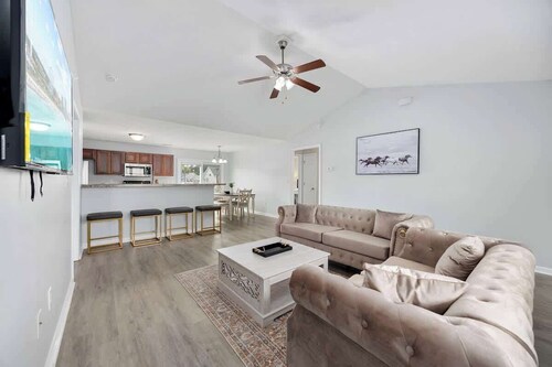 Private 3BR Cottage with Hot Tub