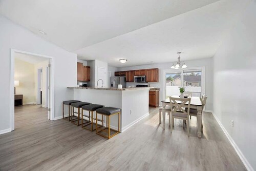 Private 3BR Cottage with Hot Tub