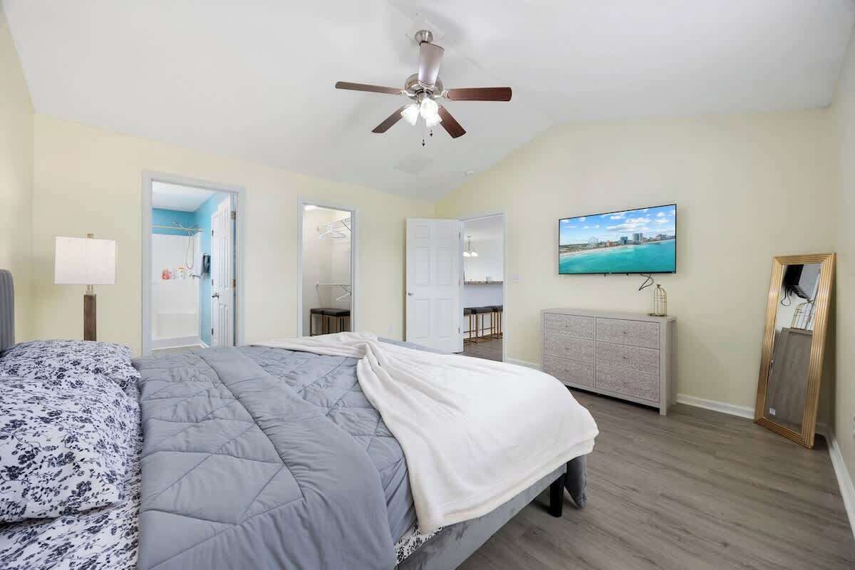 3 bedrooms, iron/ironing board, free WiFi, bed sheets