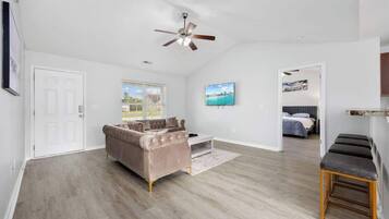 3 Schlafzimmer, BĂŒgeleisen/BĂŒgelbrett, kostenloses WLAN, BettwĂ€sche