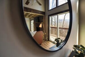Interior - Hot Tub, Sauna, Resort Amenities, Close to downtown (Gatlinburg)