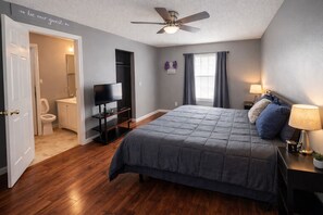 3 makuuhuonetta, silitysrauta/-lauta, ilmainen Wi-Fi, vuodevaatteet