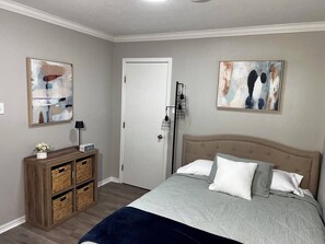 3 habitaciones, tabla de planchar con plancha, wifi y ropa de cama 