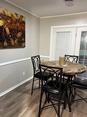 Dining - Serene 3-bedroom house with AC in charming Fort Smith (Fort Smith)