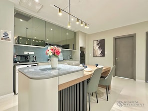 Departamento Deluxe, 3 habitaciones, balcón, vista a la ciudad | Cocina privada