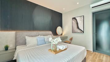 Căn hộ Deluxe, 3 phòng ngủ, ban công, quang cảnh thành phố | Màn/rèm cản sáng, bàn ủi/dụng cụ ủi quần áo