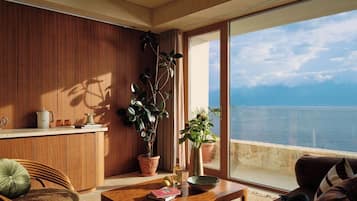 Chambre Double Supérieure, patio, vue mer | Coin séjour