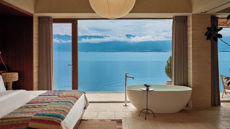 Hushan Yunyin Qingshan Cliff Hotel