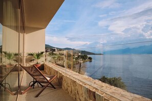 Superior-Doppelzimmer, Terrasse, Meerblick | Terrasse/Patio