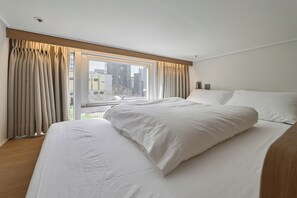 Premium Quadruple Room, City View | Desk, free WiFi - HOTEL ON YOU (Seoul)