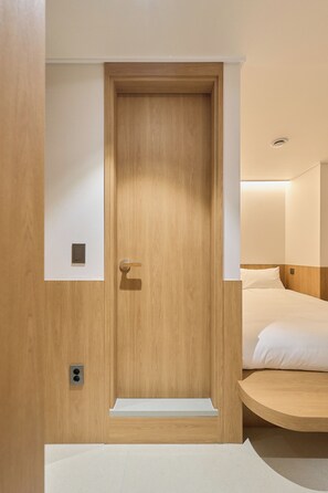 Deluxe Double Room, City View | Meja, Wi-fi percuma 
