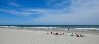 Crystal Blue Persuasion - Renovated 4 Bdr Second Row Beach House, Private Pool